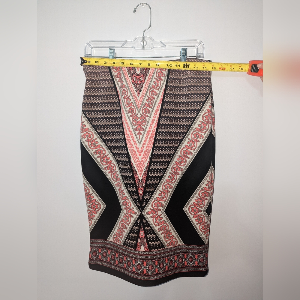 by & by juniors XL pattern floral pencil skirt coral and black